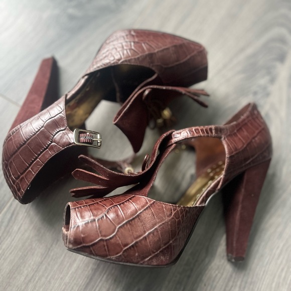 BCBG Malaya Heel - Picture 4 of 6